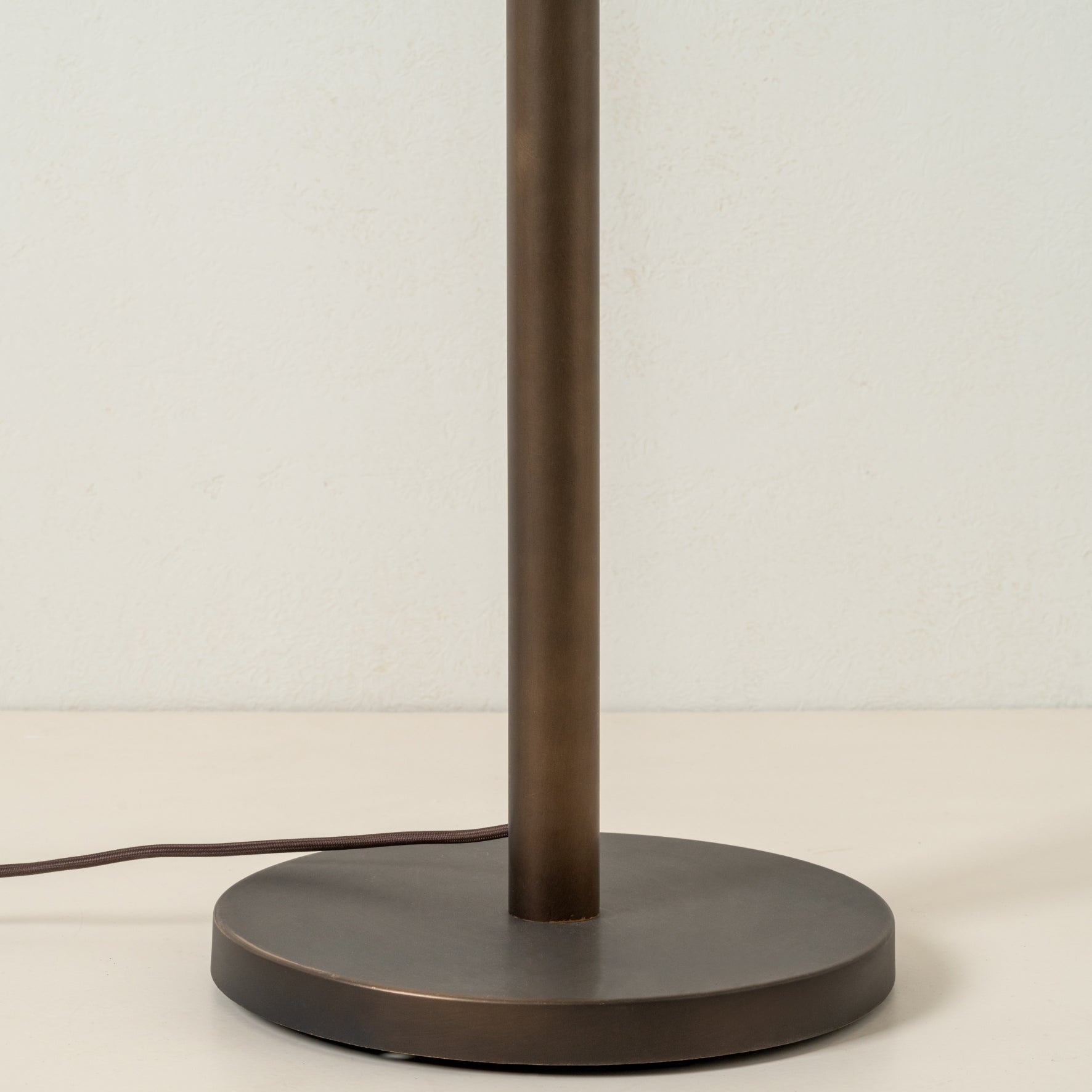 Cavilon metal pole and base detail