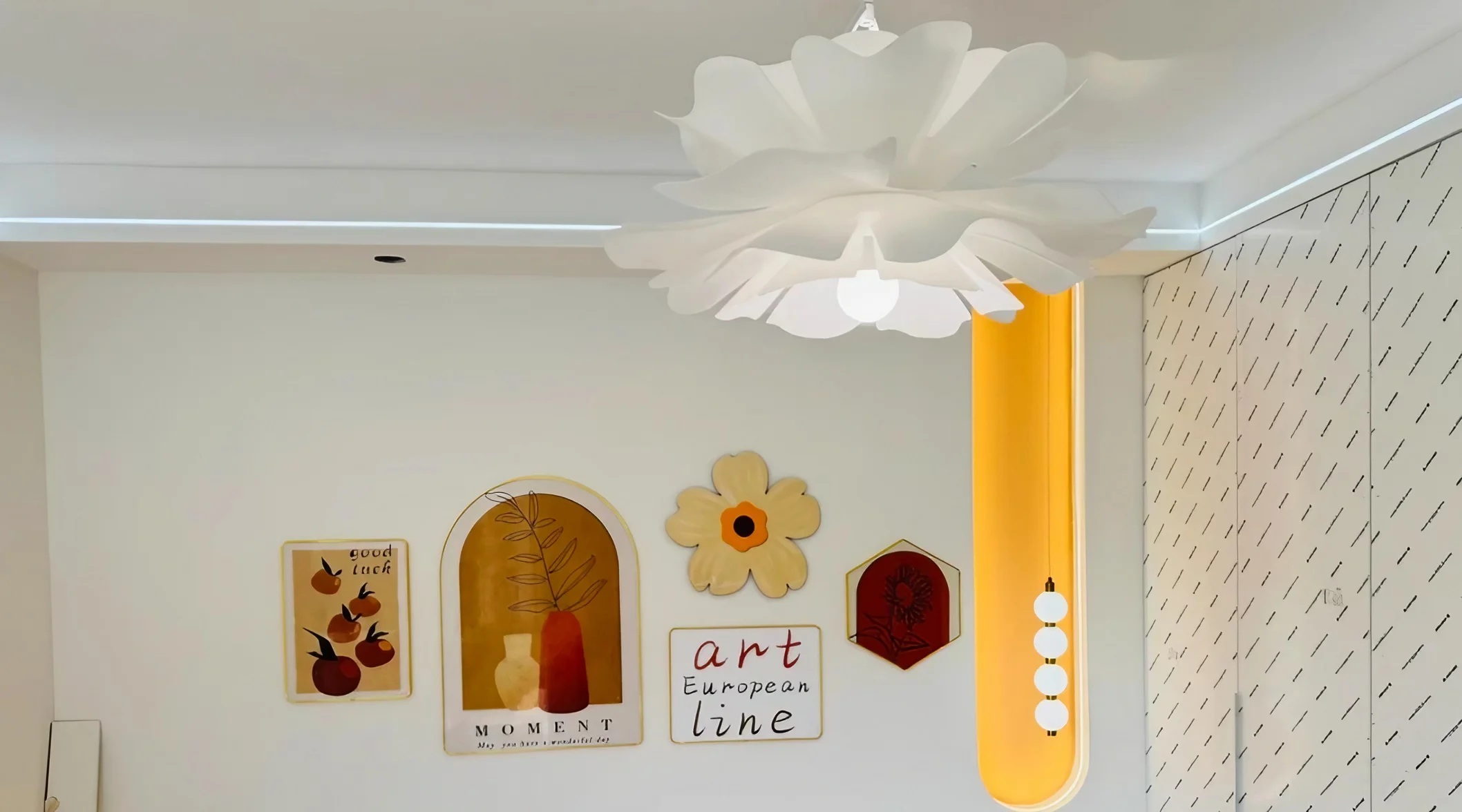 Installed lotus flower pendant light scene