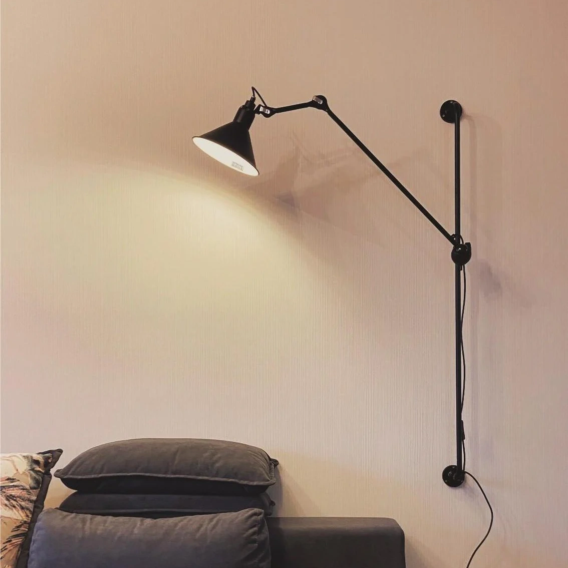 Customer feedback wall lamp photo