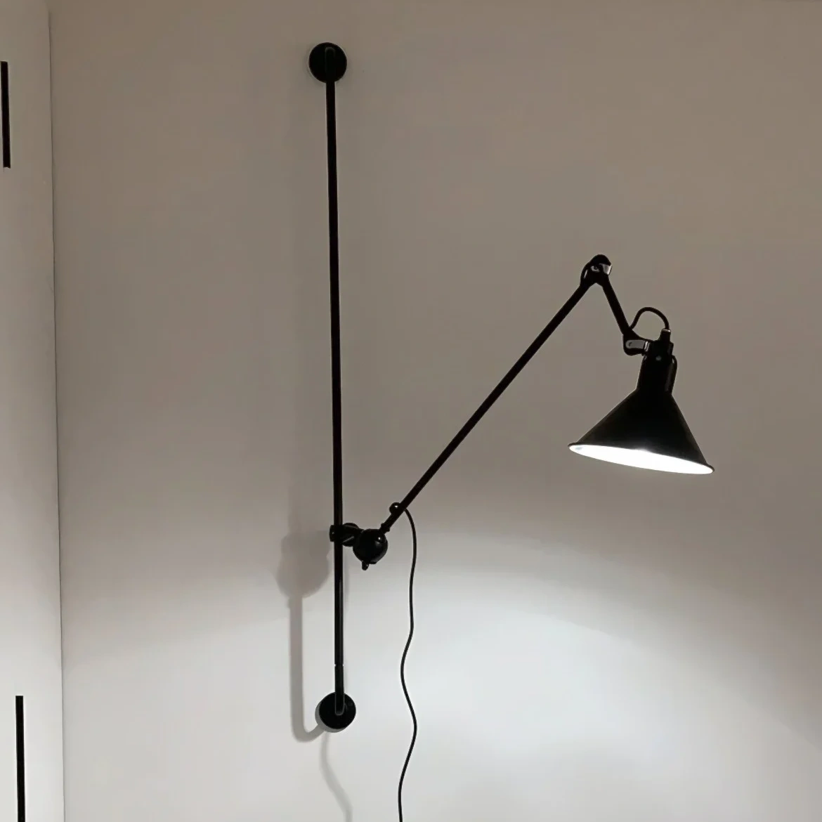 Customer feedback wall lamp photo