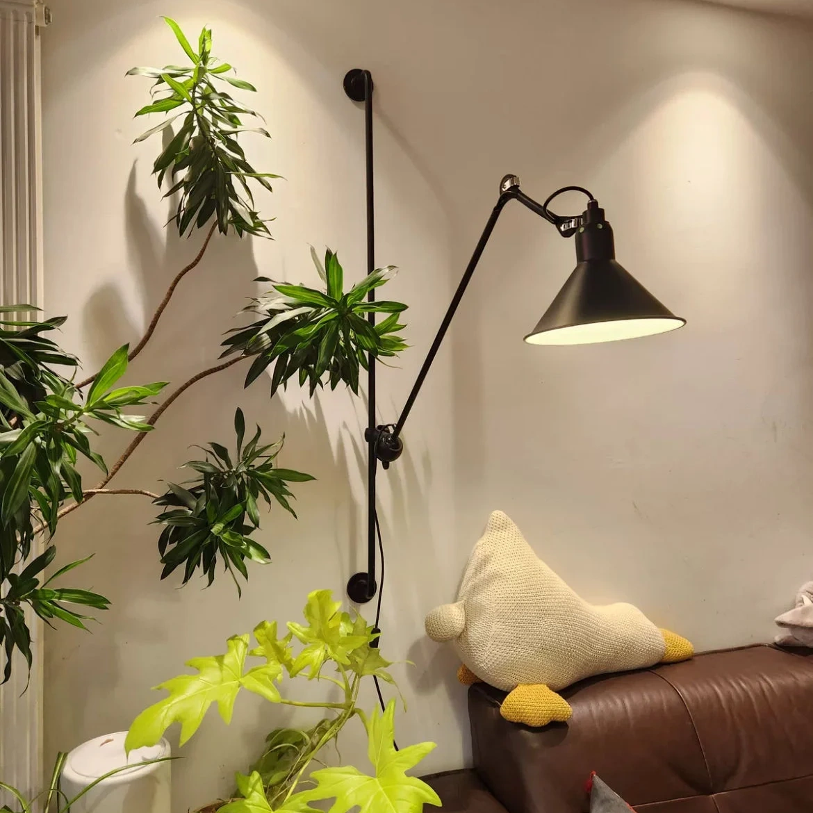 Customer feedback wall lamp photo