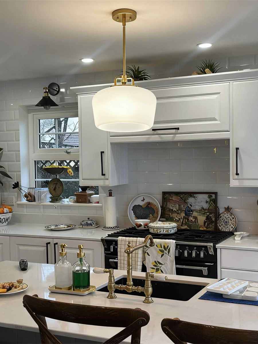 Customer kitchen with illuminated Lirra pendant light