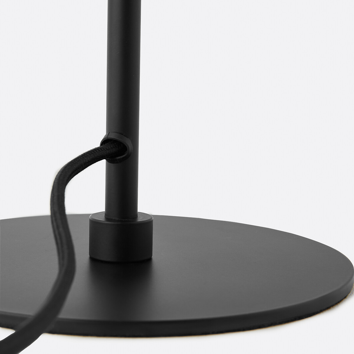 Clinco table lamp base and cord detail
