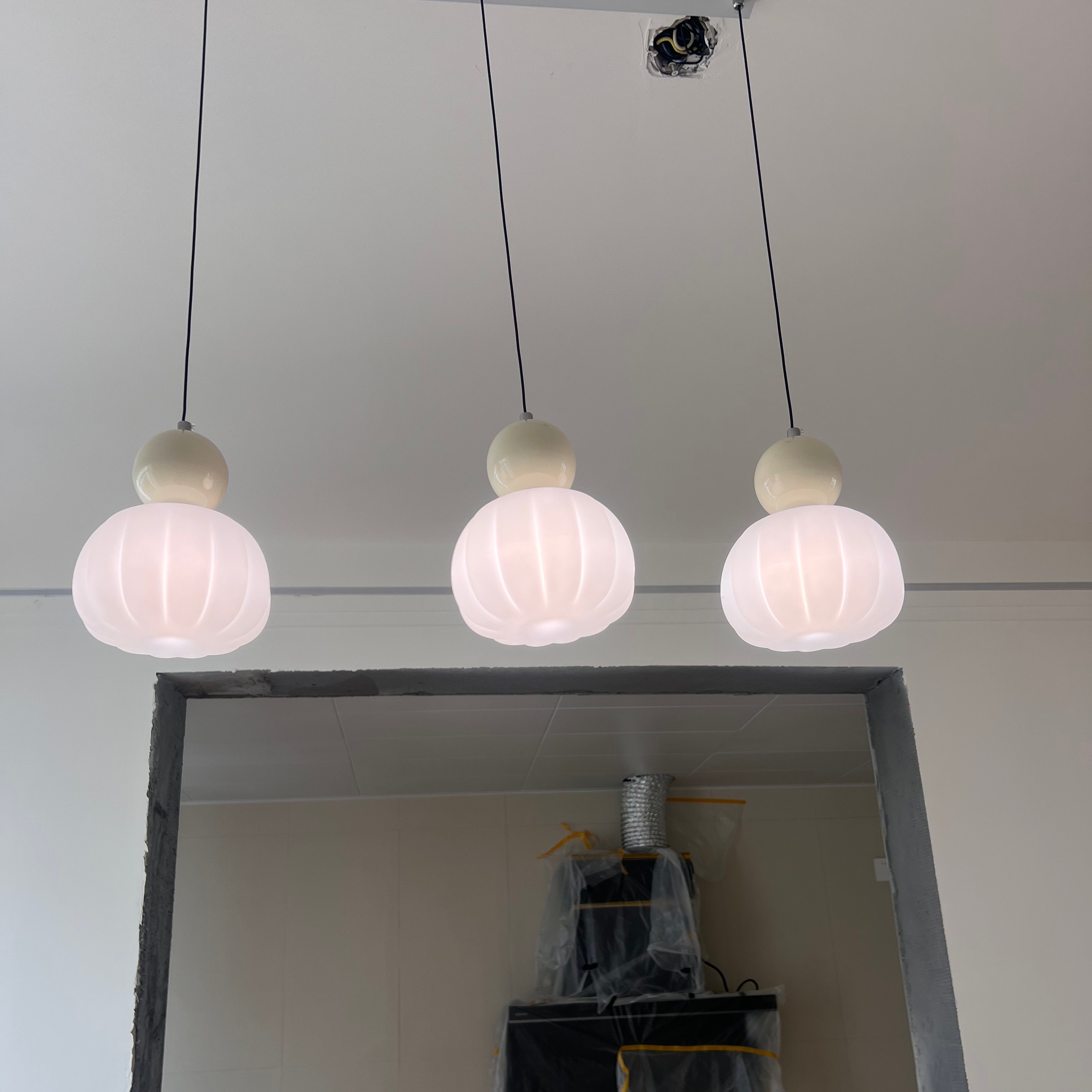 Customer photo of three Ornavigo pendant lamps