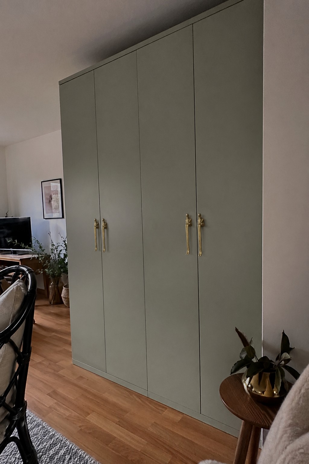 Customer wardrobe fitted with Verlitho brass handles