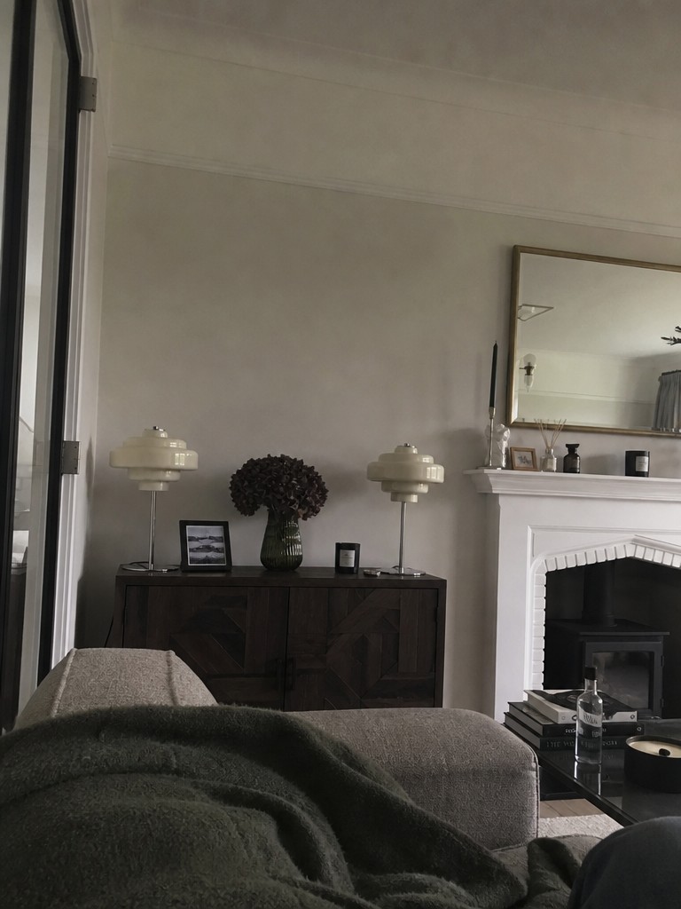 Customer room photo featuring white Koloro table lamps