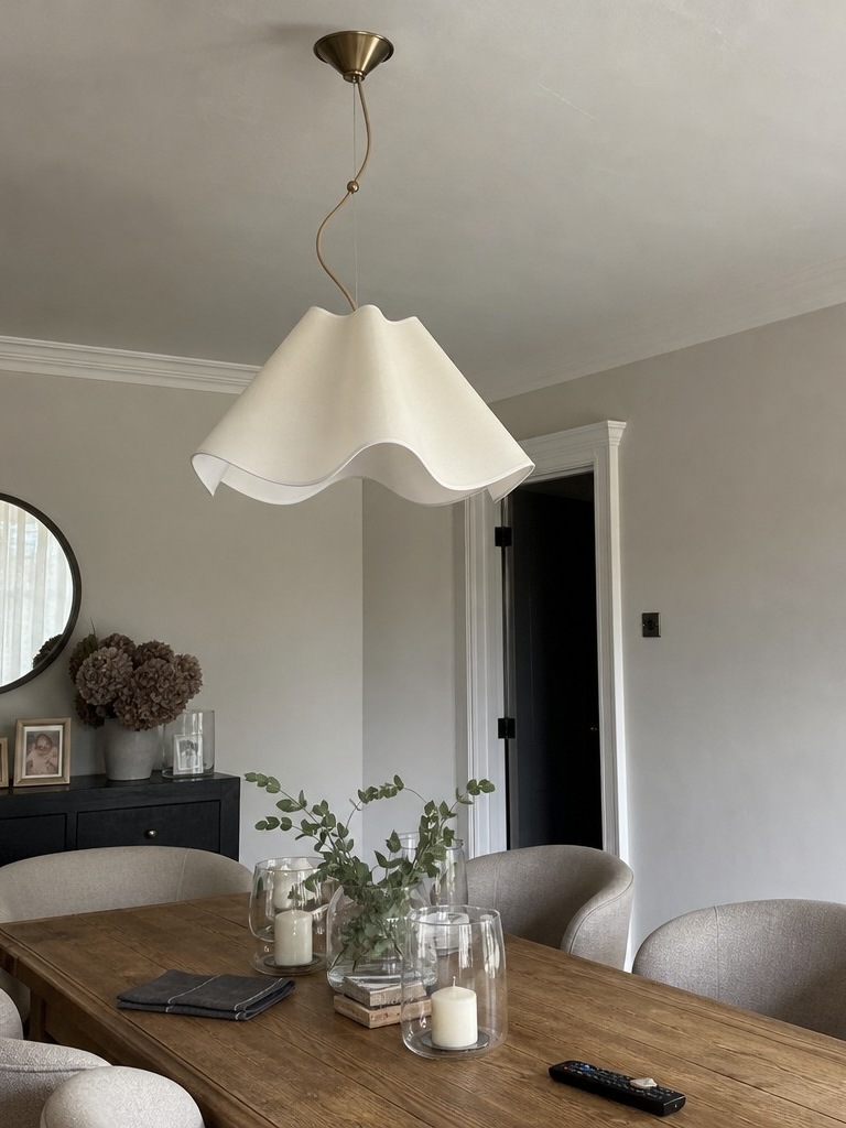 Customer dining space with Oslan pendant