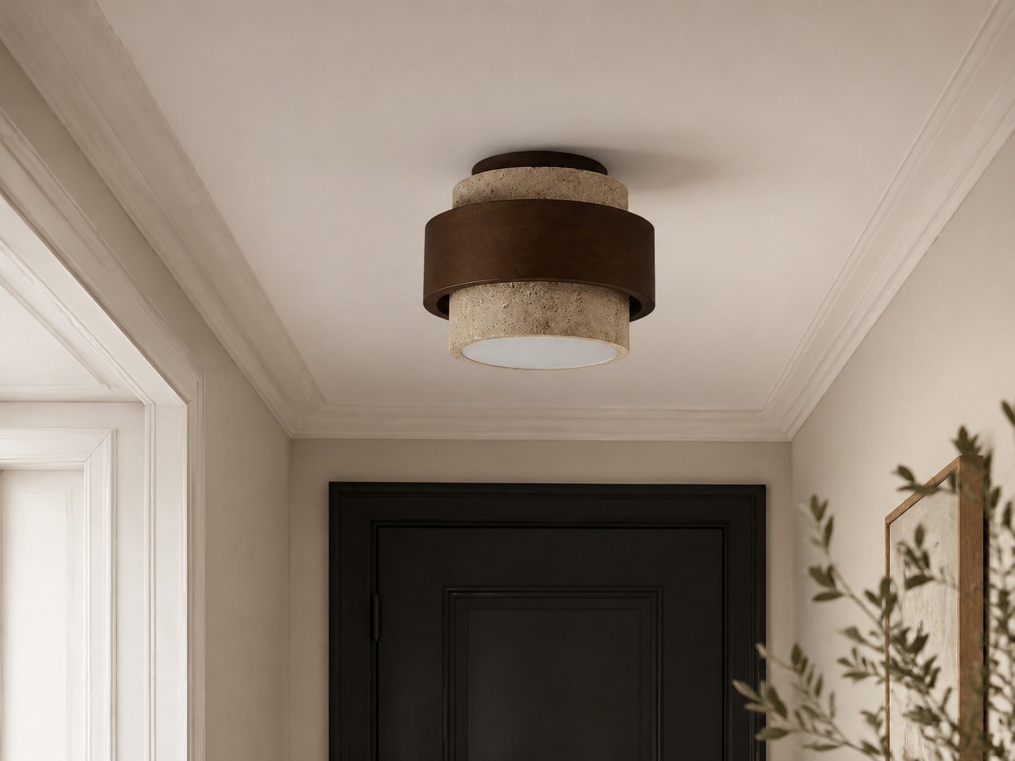 MokuStone-plafondlamp geïnstalleerd nabij het plafond van een hal