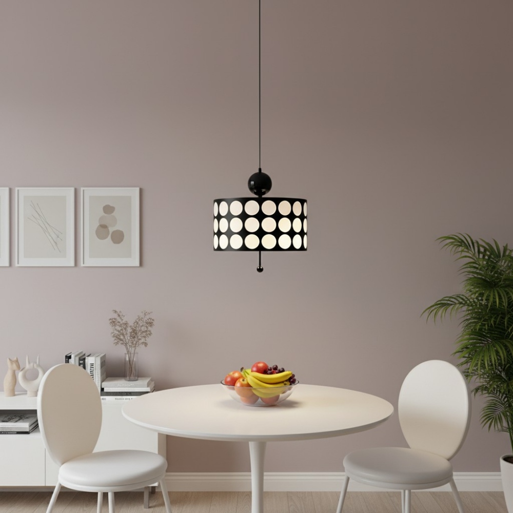 Dotrelia pendant lamp in a dining setting