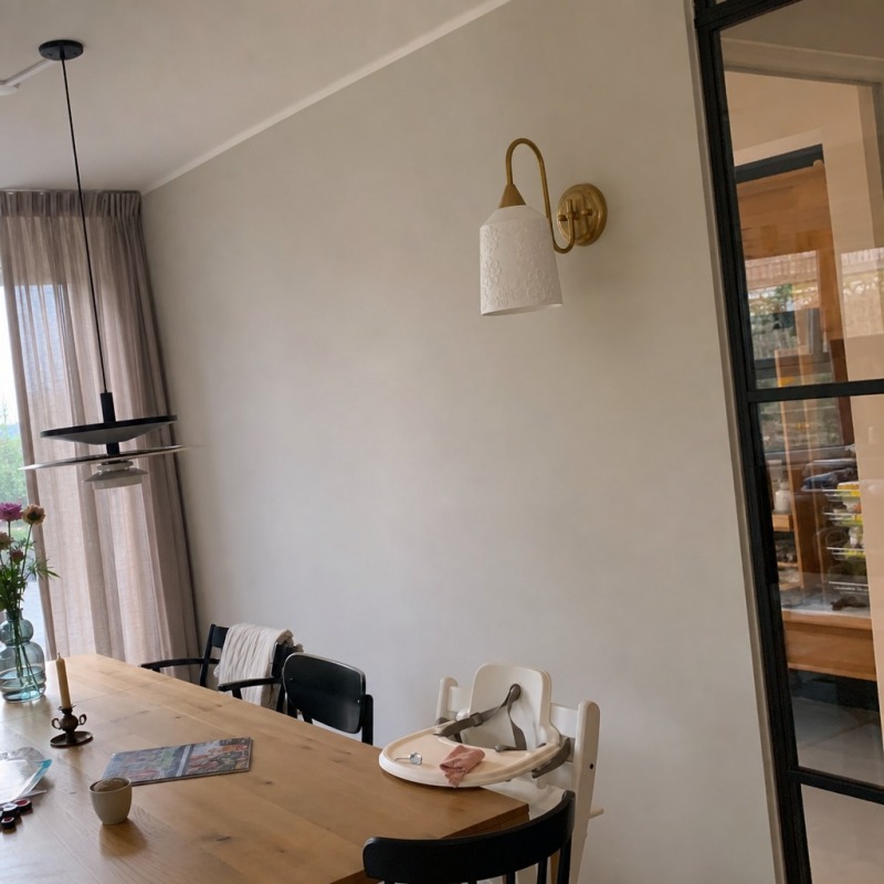 Customer photo of the wall lamp in an open room