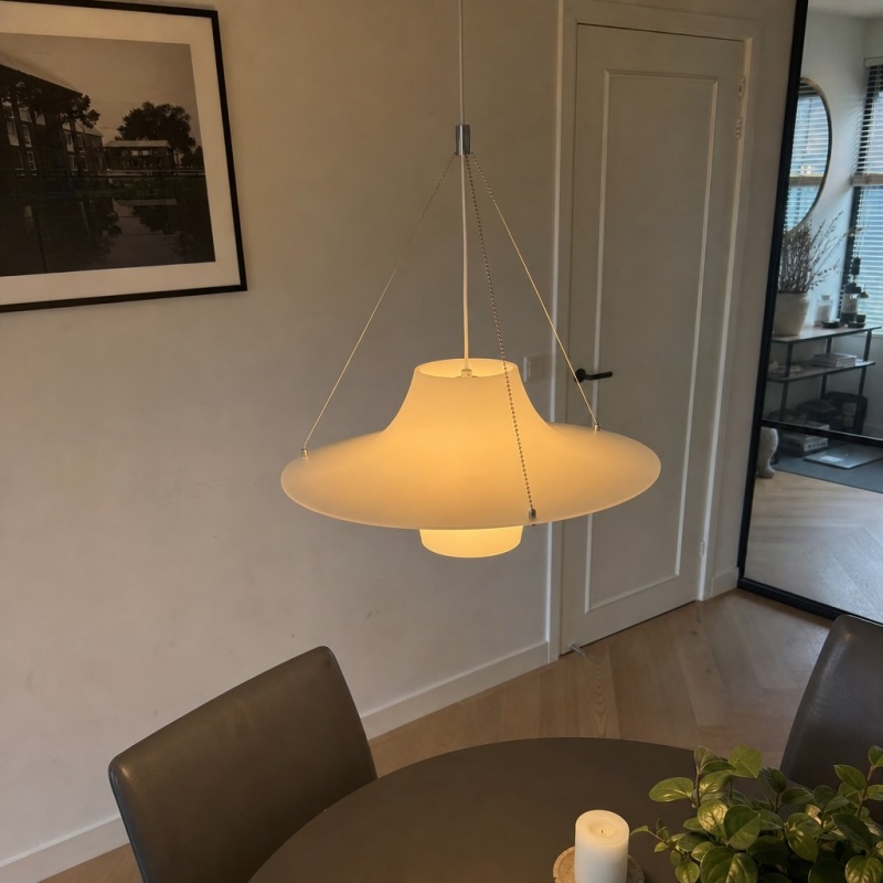 Customer room with Saebery pendant lamp