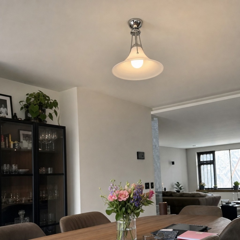Customer room with Kallera Magnolia ceiling light