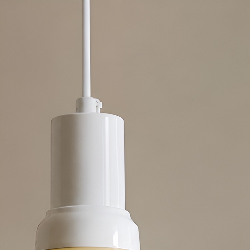 Close look at the Rummia pendant lamp socket and cord