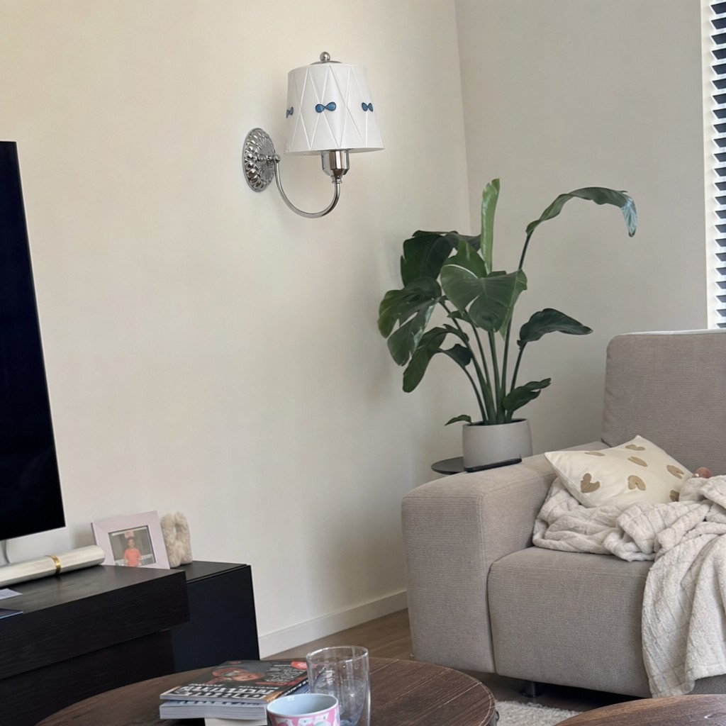 Customer living room with Billa wall lamp