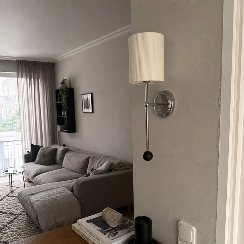Customer photo of the Cumoris wall lamp in a living room