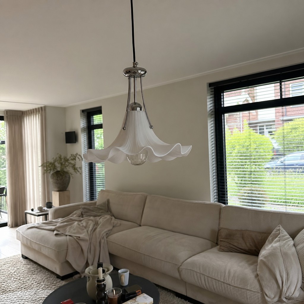 Customer lounge photo with Cazelle pendant lamp