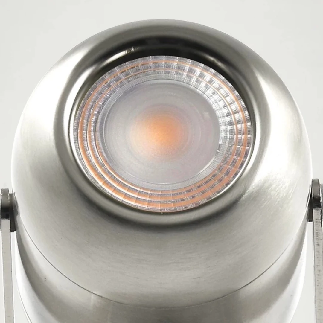 Warm lens and lamp head detail