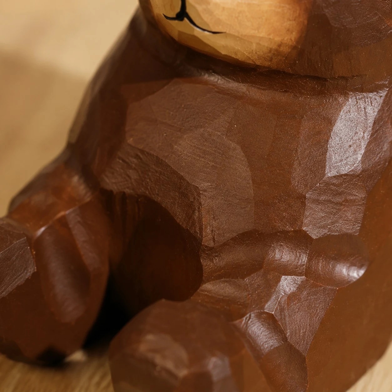 Wooden animal phone stand detail view