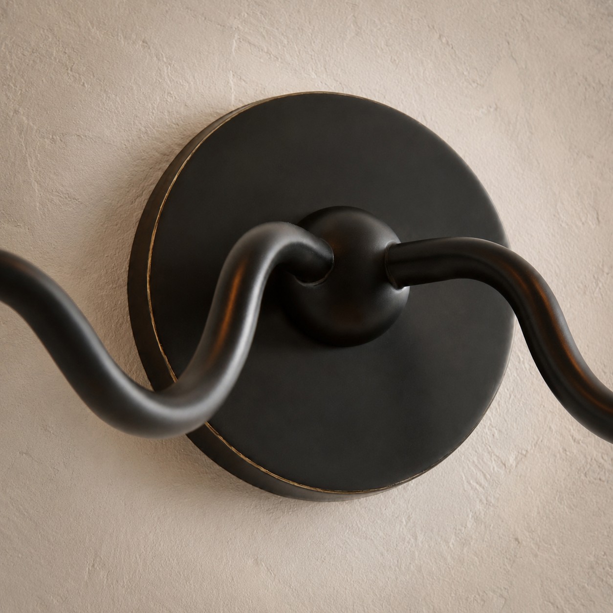Wall lamp metal frame detail