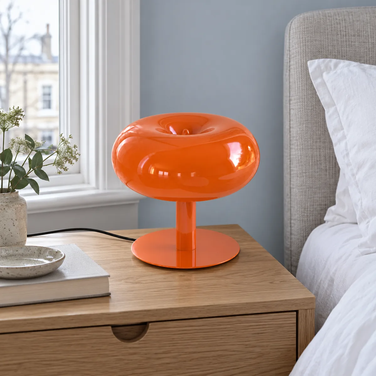 A Quiet Mushroom Lamp with Touch Dimming